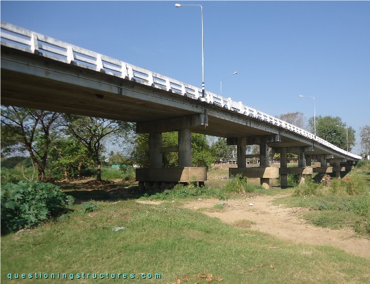 Beam bridge over a river (link-image to beam bridge 10)