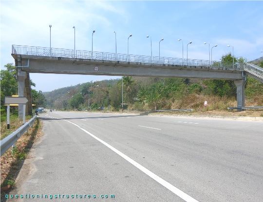 Pedestrian flyover (link-image to beam bridge 11)