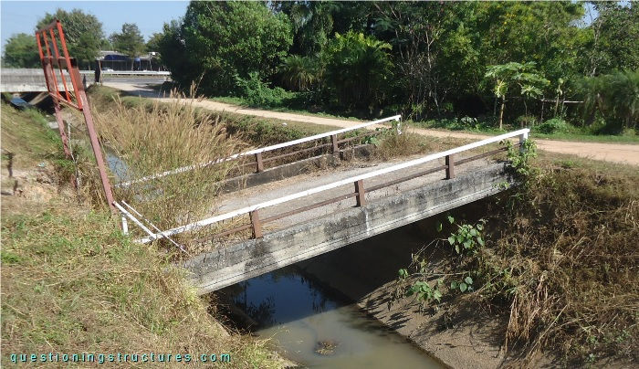Collapsed beam bridge