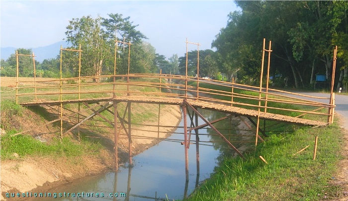 Pedestrian beam bridge over an irrigation canal