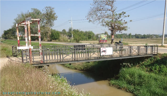 Steel beam bridge over an irrigation canal