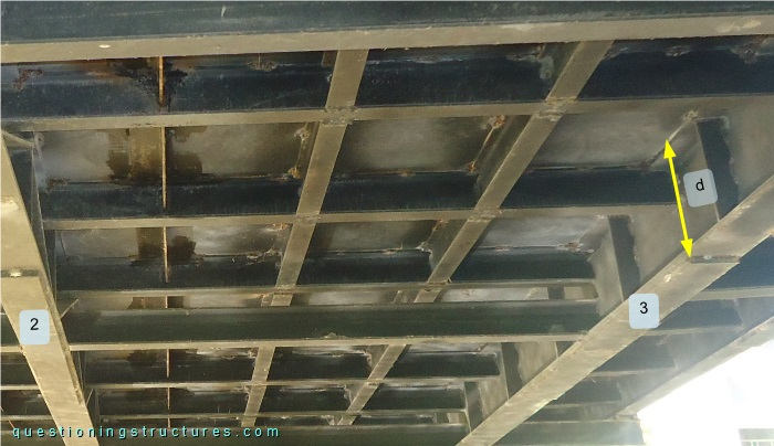 Steel girder of a single-span beam bridge