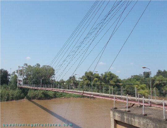 Cable-stayed bridge over a river (link-image to cable-stayed bridge 6).