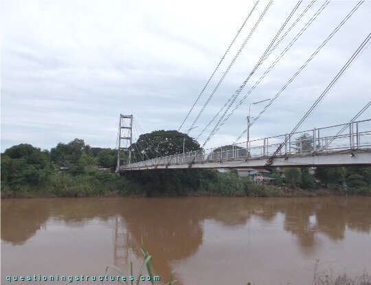 Cable-stayed bridge over a river (link-image to cable-stayed bridge 7).