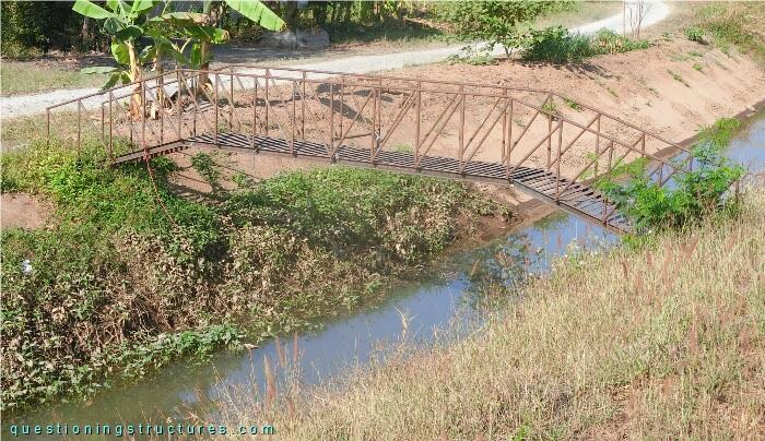 Pedestrian steel frame bridge over an irrigation canal