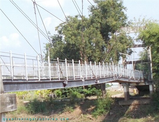 Hybrid cable-stayed suspension bridge (link-image to hybrid cable-stayed suspension bridge 2)