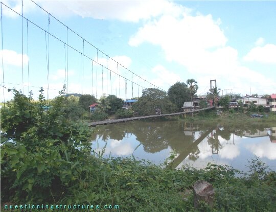 Suspension bridge over a river (link-image to suspension bridge 15)