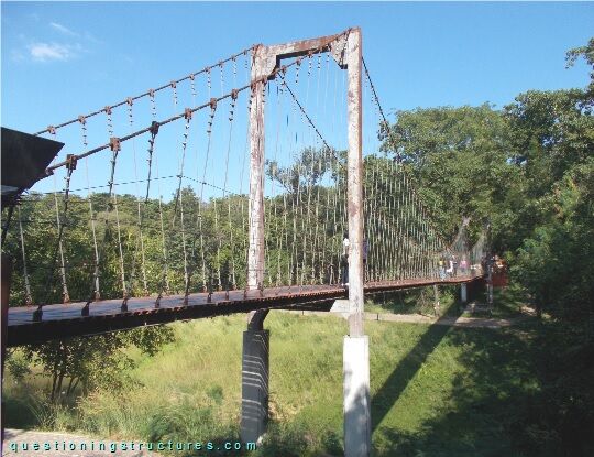 Suspension bridge in a park (link-image to suspension bridge 22)