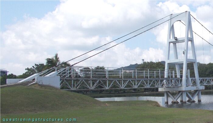 Approach span variant of a pedestrian suspension bridge