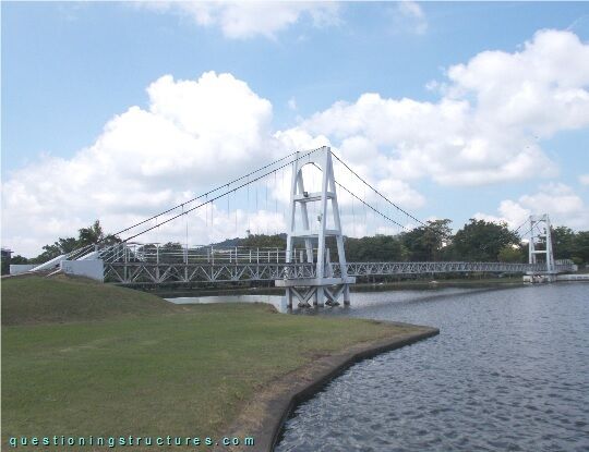 Suspension bridge in a park (link-image to suspension bridge 23)