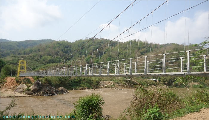 Single-span suspension over a river