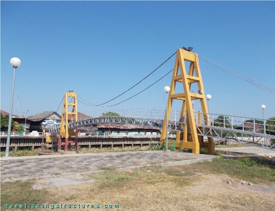 Pedestrian suspension bridge with a curved truss girder over a river (link-image to suspension bridge 4)