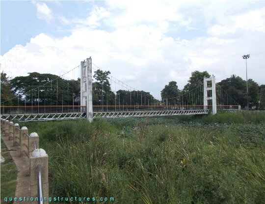 Pedestrian suspension bridge in a park (link-image to suspension bridge 6)