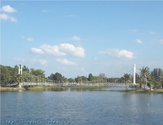 Pedestrian suspension bridge in a park (link-image to suspension bridge 7)