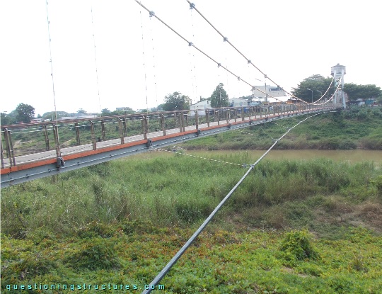 Suspension bridge over a river (link-image to suspension bridge 9)