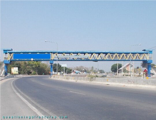 Steel truss bridge over a highway (link-image to truss bridge 4).