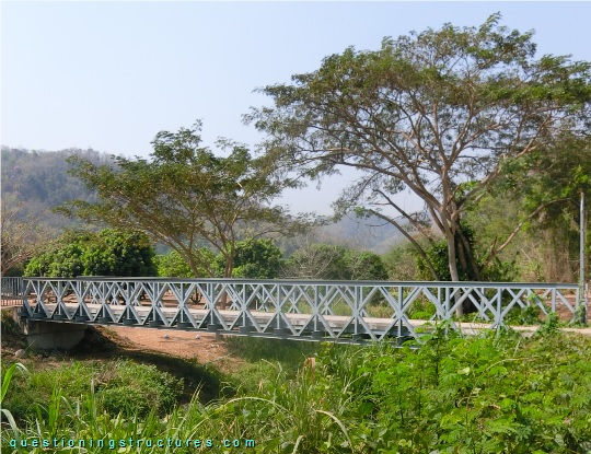 Steel truss bridge over a creek (link-image to truss bridge 6).