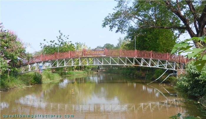 Deck truss bridge over a reservoir.