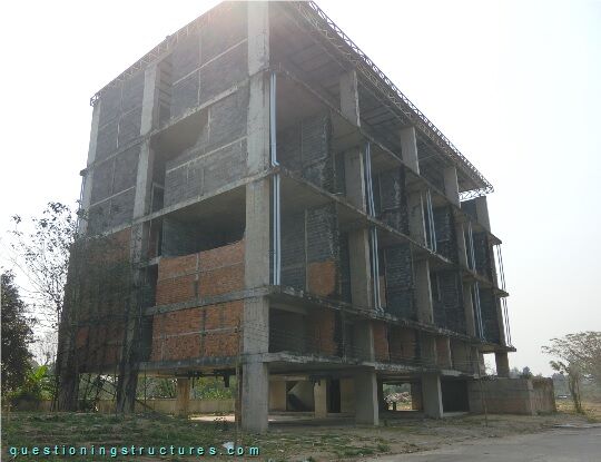 Abandoned construction site of a residential building (link-image to residential building 1).