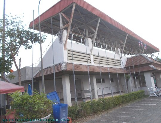 Covered sports tribune (link-image to sports building 1)
