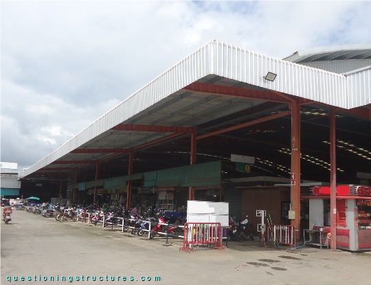 Steel canopy roof with cantilever TCWB beams (link-image to canopy roof 19).