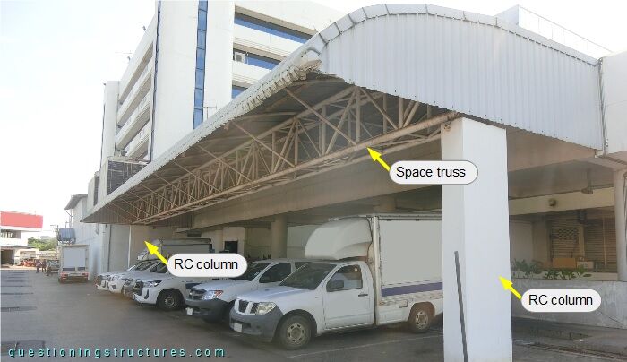 Freestanding carport with a space truss