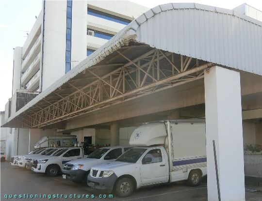 Freestanding carport with a space truss (link-image to parking lot structure 11)