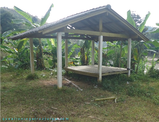 Farm hut with timber gable rood abd RC columns (link-image to cover structure 4).